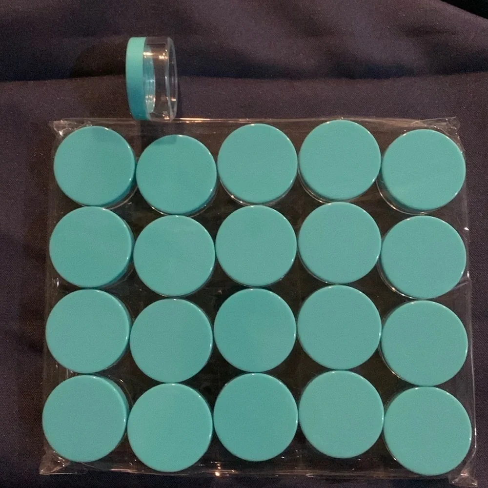 1oz Twist Top Plastic Containers, NWT perfect for traveling or samples.